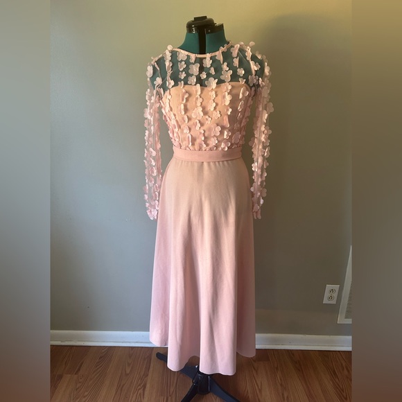 Thick fabric on the bottom and mesh fabric on the top and sleeve comfortable - Picture 1 of 3